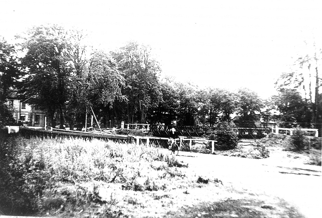 Historisches Foto einer Brücke.