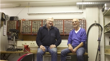  Bernd Blanken (links) und Wilfried Steffens bieten am März einen Reparaturservice in Wilstedt an. Betreiber der Werkelei ist die Gemeinde.