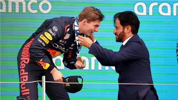  Da konnte Max Verstappen noch mit FIA-Präsident Mohammed Ben Sulayem lachen.