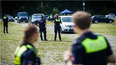 Polizei überprüft zahlreiche Autofahrer in Hannover  Die Kontrollen der Polizei Hannover sind Teil eines internationalen Erfahrungsaustausches.