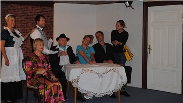  Die Speeldeel Langendammsmoor geht mit der amüsanten Komödie von Sönke Lusch „Hochtied to drütt“, in die neue Spielsaison. Am 12. Januar ist Premiere.