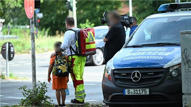 Schwerer Unfall in Berlin - Was wir wissen und was nicht . Ein Auto ist in Berlin-Wedding in eine Menschengruppe gefahren.