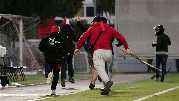 Schüsse vor dem Stadion - Verletzte vor Testspiel in Athen In Athen ist es vor einem Testspiel zu Ausschreitungen gekommen.