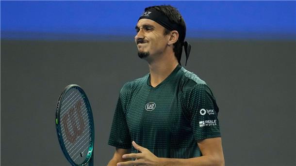 Zverev schafft ersten Sieg nach US-Open-Aus Lorenzo Sonego war gegen Alexander Zverev zwischenzeitlich verärgert.