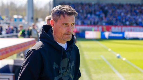 Berichte: St. Paulis Trainer Blessin Kandidat in Wolfsburg  St. Paulis Trainer Alexander Blessin soll in Wolfsburg ein Kandidat sein.