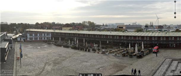 ... und das der Blick auf den Platz an sich.
