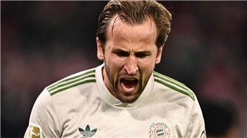 100 Tore in 104 Pflichtspielen für den FC Bayern: Harry Kane feiert seinen Rekord.