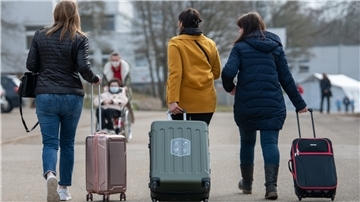 Flüchtlinge mit Koffern