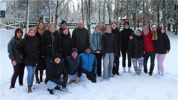 Büffeln und Toben im Schnee als Ausbildungsinhalte JuLeiCa-Ausbildung im Schnee