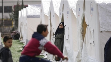1,5 Millionen Menschen aus der türkischen Erdbebenregion leben derzeit in Zelten - Zehntausende weitere in Containern und Hotels.