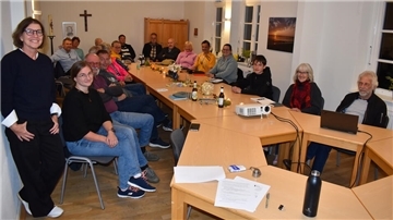 19 Teilnehmer zählte die Veranstaltung der Butjadinger Grünen unter Leitung von Ulrike Dräger (links).