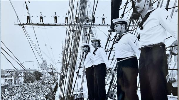 Debatte um Verlängerung der Sail: „Das hat es schon mal 1986 gegeben.“ 1986 gab es erstmals eine Sail in Bremerhaven. Sie wurde zusammen mit der vorgeschalteten Bremerhavener Festwoche gefeiert.