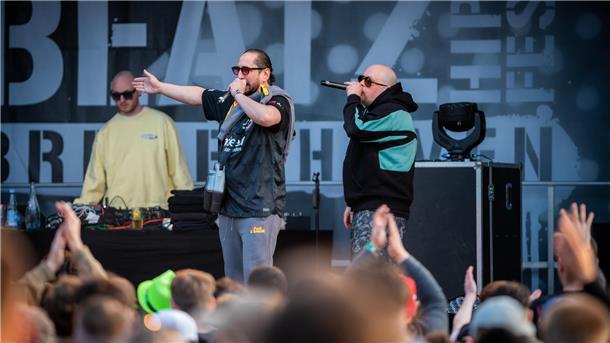2. Bremerhavener Haven-Beatz-Festival mit dem umjubelten Auftritt von CELO & ABDÏ auf der Bremen-Next-Bühne vor der Stadthalle. Foto: Hartmann