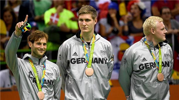 Ex-Nationalspieler Wiencek beendet seine Karriere 2016 gewann Patrick Wiencek (r.) mit Finn Lemke und Uwe Gensheimer (r) Olympia-Bronze.