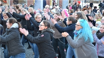 2018 wurde erstmals im Zuge der „One Billion Rising“-Kampagne in Zeven getanzt. Am 14. Februar soll es erneut eine Aktion geben.