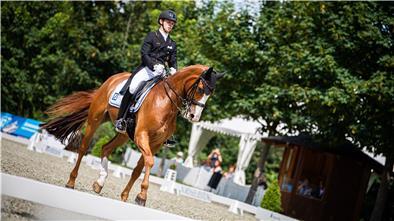 2021 wurde Raphael Netz kurz nach seinem Start bei den Elmloher Reitertagen (Foto) in Hagen auch U25-Europameister im Einzel.