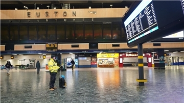 2022 gab es bei mehr als der Hälfte der Züge, die von den 15 wichtigsten Bahnhöfen abfuhren, Verspätungen oder andere Störungen.