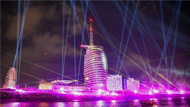 2023/24 konnten die Bremerhavener Ideen für das Stadtjubiläum einreichen. Ein Feuerwerk am Deich, wie bei der Sail, lautete ein Vorschlag. Ob er verwirklicht wird, ist offen.