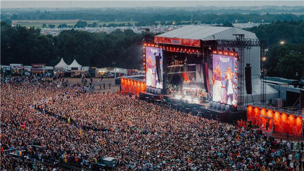 Vom 17. bis zum 20. Juli 2025 steht in Wanhöden wieder das Deichbrand-Festival an. Jetzt wurden die ersten Bands bekannt gegeben. Dieses Mal können sich die Festival-Besucher unter anderem auf K.I.Z, Macklemore, Deichkind und Finc