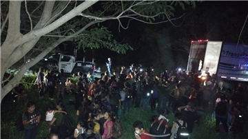 206 Menschen wurden aus einem abgestellten Lastwagen in Mexiko gerettet.