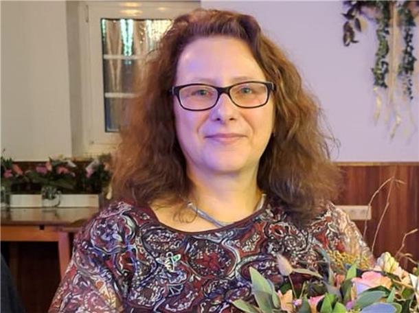 28 Jahre lang hat Gitta Tienken im Vorstand des Landfrauenvereins Donnern und Umgebung mitgearbeitet. Als sie nun ausschied, erhielt sie die Silberne Biene mit Grünem Stein, zweithöchste Auszeichnung des Niedersächsischen Landfrauenverbandes. 