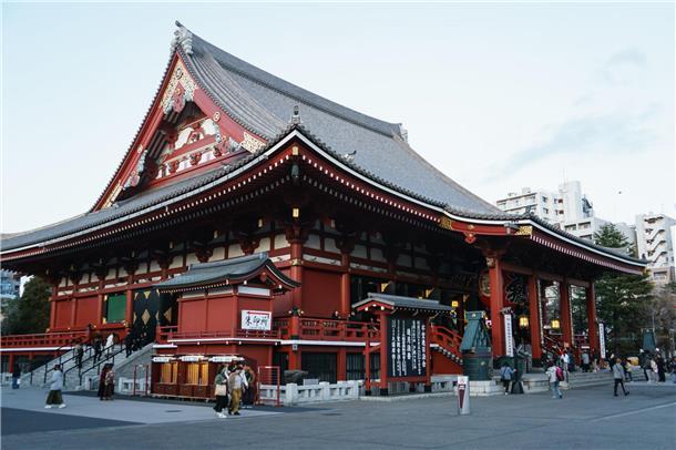 3. Senso-ji-Tempel Der Senso-ji Tempel in Asakusa ist Tokios ältester und bekann...