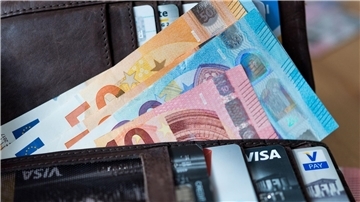 30 Prozent der Menschen in Deutschland wollen einer Umfrage zufolge weniger Geld bei Restaurantbesuchen ausgeben.