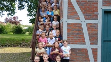 31 Mädchen und Jungen nahmen beim Backen am Heimathaus teil.