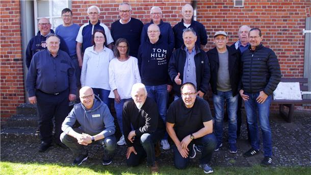 36 Jahre nach dem Spiel des TSV Oerel/Barchel auf dem Sportplatz in Engeo gegen den FC Schalke 04 trafen sich Beteiligte, um sich an die vielleicht größte Veranstaltung des Vereins zu erinnern.