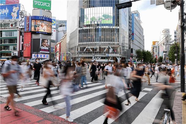 4. Shibuya Crossing Die weltberühmte Kreuzung gilt als der am stärksten frequent...