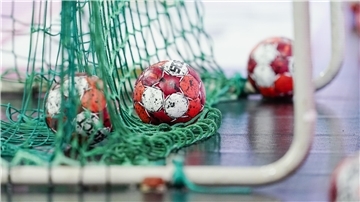 42-mal mussten die Spieler des TSV Bremervörde III bei ihrem Gastspiel in Sittensen den Ball aus dem Tornetz holen.