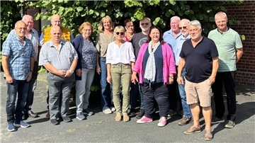50 Jahre nach ihrem Schulabschluss kamen die ehemaligen Schülerinnen und Schüler der Oereler Schule im "Grünen Jäger" in Sandbostel zusammen.