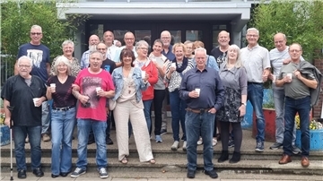 Mit Ehrengast: Ehemalige Blexer Volksschüler feiern großes Wiedersehen 50 Jahre nach ihrer Schulentlassung trafen sich die Jahrgänge 1959 und 1960 in ihrer alten Blexer Schule.
