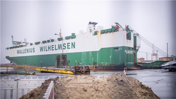 US-Panzer für die Ukraine sind in Bremerhaven angekommen 60 Schützenpanzer sollen sich an Bord der Arc Integrity befunden haben, die am Freitagmorgen in Bremerhaven festgemacht hat. Nach der Entladung stehen die militärischen Fahrzeuge noch im Hafen.