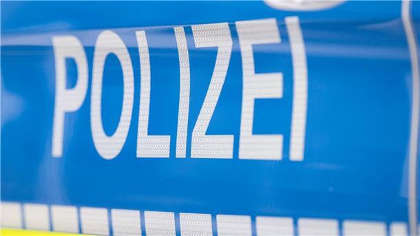 Razzia gegen mutmaßliche Sex-Erpresser 600 Einsatzkräfte haben in mehreren Bundesländern die Wohnungen von 70 Tatverdächtigen durchsucht. (Symbolbild)