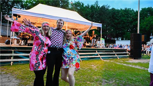 70er-Jahre-Party am Freitagabend mit der Live-Coverband „Cut & Music“.