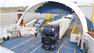 Ab 1. März wird der Fährbetrieb zwischen Brunsbüttel und Cuxhaven aufgenommen. Der Schwerpunkt wird auf der Beförderung von Lkw liegen.