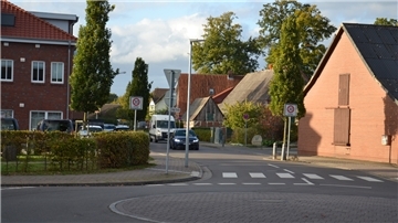 Ab dem Kreisel in Elsdorf gilt für Autofahrer, die gen Norden fahren, Tempo 30. Anwohner beklagen, dass sich viele Chauffeure nicht daran halten und schneller unterwegs sind. 