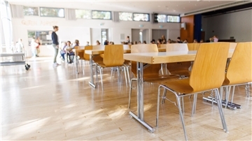 Ab dem Schuljahr 2023/2024 soll in Grundschulen und Kitas nur noch ein Gericht angeboten werden, das vegetarisch ist.