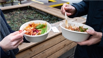 Ein Essen aus Plastikschalen muss nicht länger sein