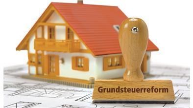 Ab Juli werden Eigentümer von Grundstücken, Wohnungen und Häusern in Bremerhaven angeschrieben.