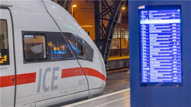 Ab Mitte Oktober können Bahnreisende ihre Tickets ein Jahr im Voraus buchen. (Archivbild)