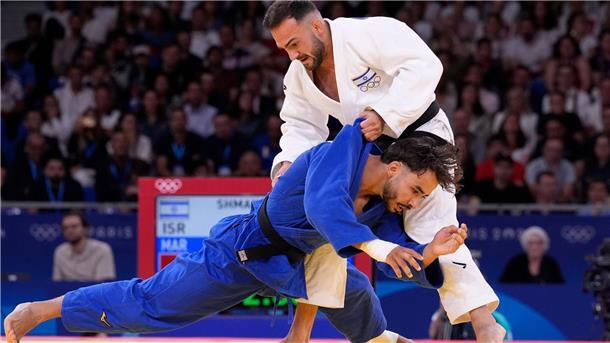 Marokkanischer Judoka verweigert Israeli Handschlag Abderrahmane Boushita (u) hat seinem israelischen Gegner bei Olympia den Handschlag verweigert.