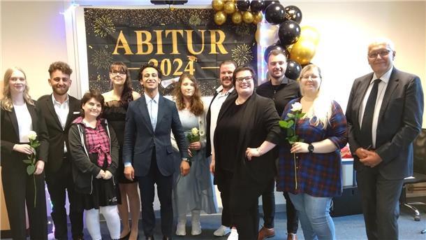Abendschule: Abendgymnasium (Q2): Abitur Meric Akdeniz, Abdulrahman Alhalabi, Ka...