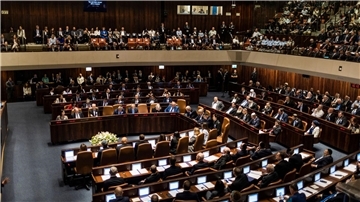 Abgeordnete während einer Sitzung im Parlament.
