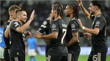 Abklatschen beim nächsten klaren Sieg: Die Bayern-Profis beim Torjubel.