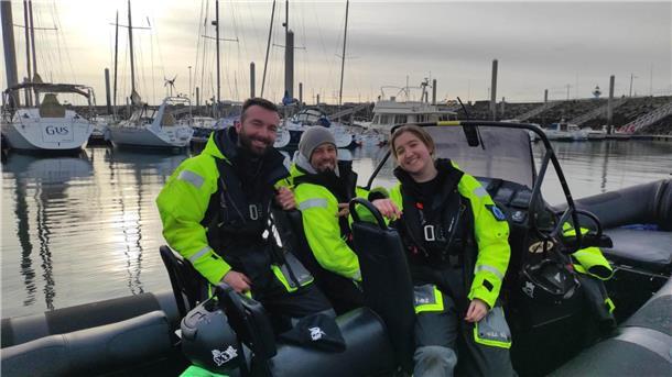 Meeresschützer auf der „John Paul DeJoria“: Tine will wieder kommen Abschiedsfoto: Michael, Rusty und ich auf unserem Zodiac.