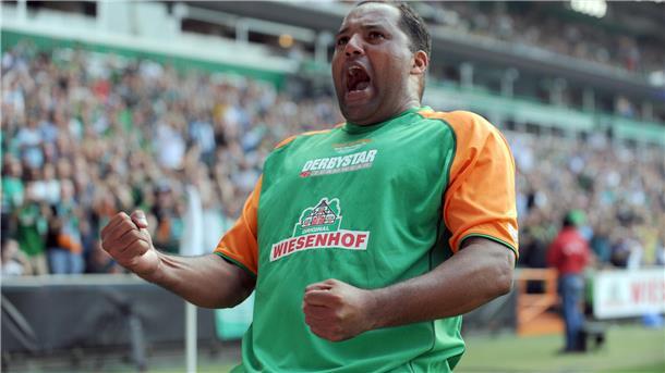 Abschiedsspiel von Ailton am 6. 9. 2014 im Weserstadion in Bremen. Ailton jubelt über sein zweites Tor. Foto: Carmen Jaspersen/dpa