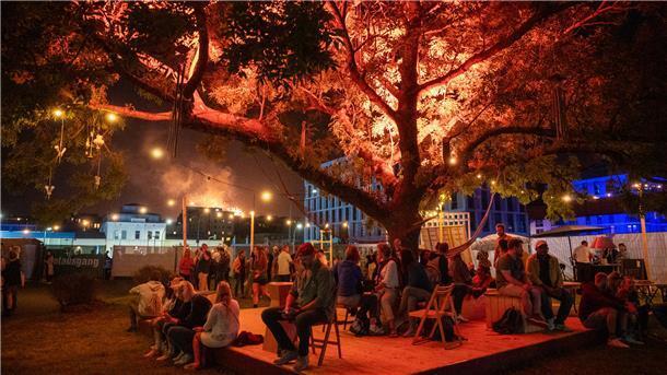 Junges „NEUS“-Festival: „Resonanz macht uns Mut“ Abseits der Bühne ging es ruhiger zu