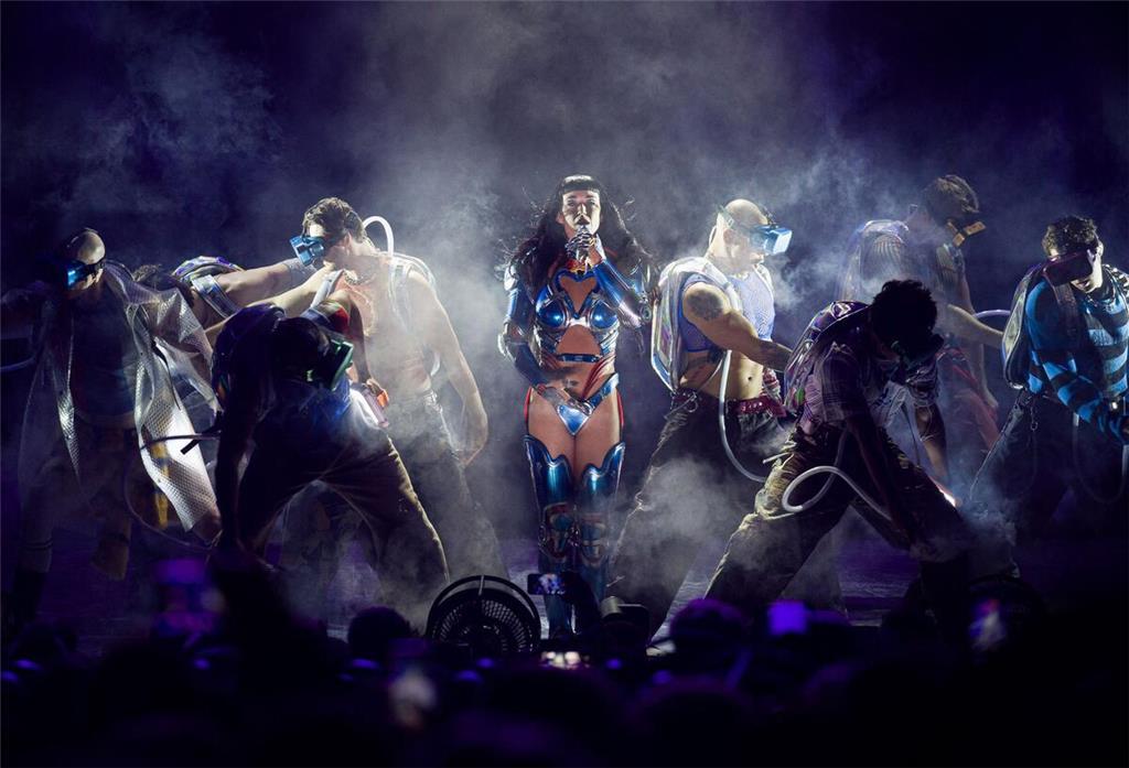 Katy Perry beginnt Deutschland-Tour in Hannover Abseits der Musik sorgte die „I Kissed a Girl“-Sängerin im April durch einen Kurzflug ins All weltweit für Aufsehen.